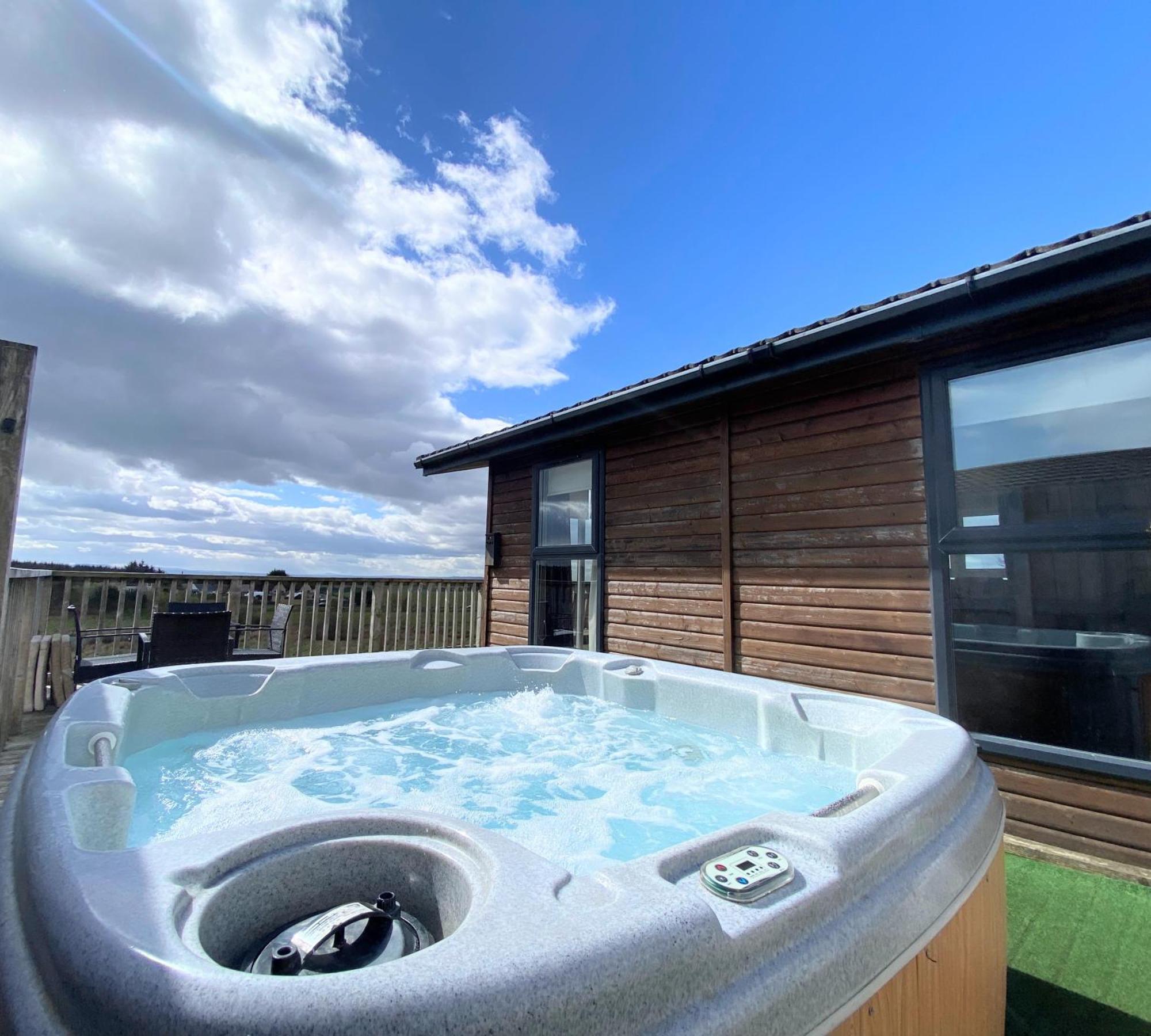 Benarty 11 With Private Hot Tub - Fife - Loch Leven - Lomond Hills - Pet Friendly Villa Kelty Eksteriør bilde